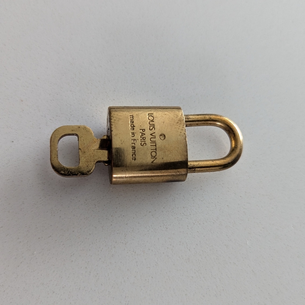 Louis Vuitton lock and key - Picture 3 of 3
